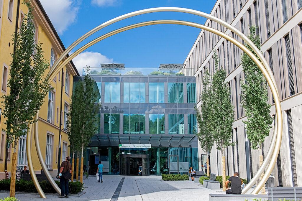 224.06.2021 Klinikum Innenstadt Haupteingang